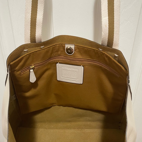 Coach Derby Cream Leather Tote with Tan Handles - Picture 3 of 6